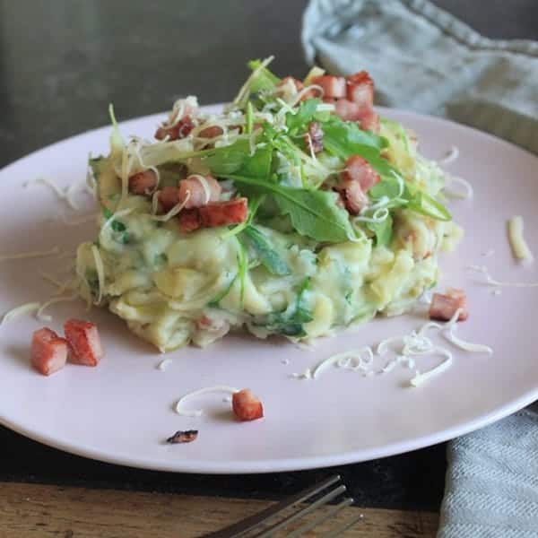 Foodinista bedacht deze stamppot met witlof, ham en kaas. Ga lekker deze winter deze stamppot maken voor je gezin. 