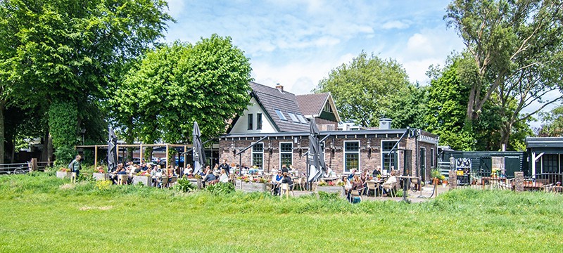 Heerlijk terras randje Haarlem, vlakbij wandelgebieden