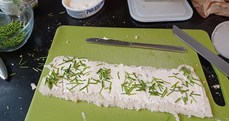 Het smeren van de lange boterhammen