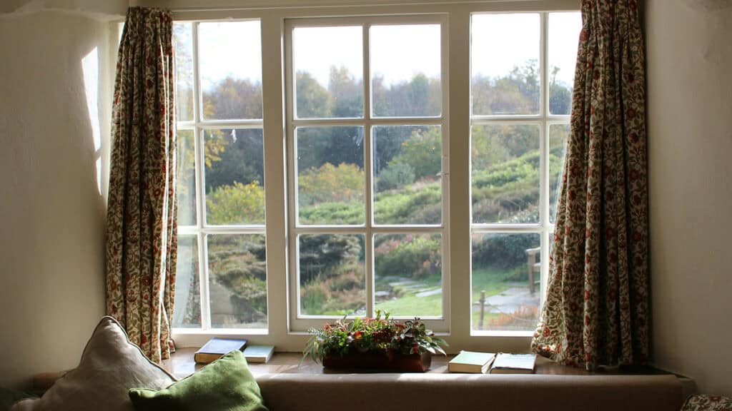 Houten kozijnen met uitzicht